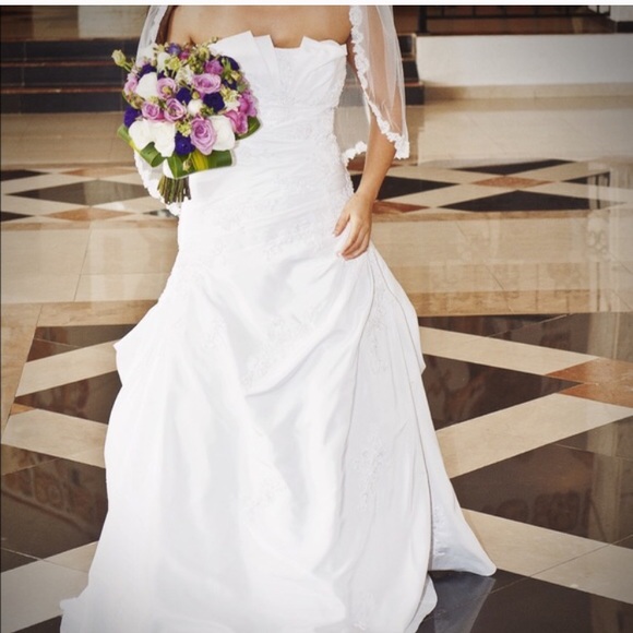 SALE! David’s Bridal wedding dress - Picture 6 of 7